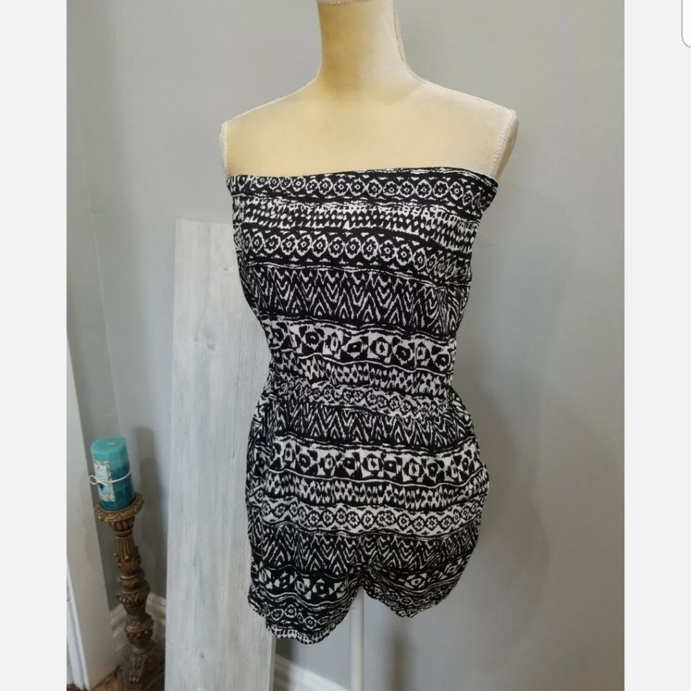 LA Hearts Tribal Print Black & White Romper Sz. M